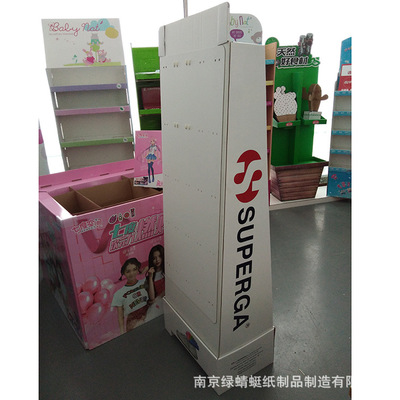 定制化展示方案 紙板掛鉤陳列架在襪子鞋子外貿促銷中的創新應用